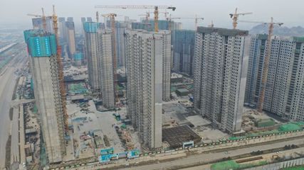 技術(shù)變革加速，山東最高裝配式住宅項(xiàng)目成功封頂引領(lǐng)房地產(chǎn)開發(fā)新趨勢